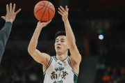 郭昊文汉兹暴走也带不动同曦！王世龙+3将纯战犯，防守几乎为0！|南京同曦|篮板|比赛|季后赛|球员_新浪体育_新浪新闻