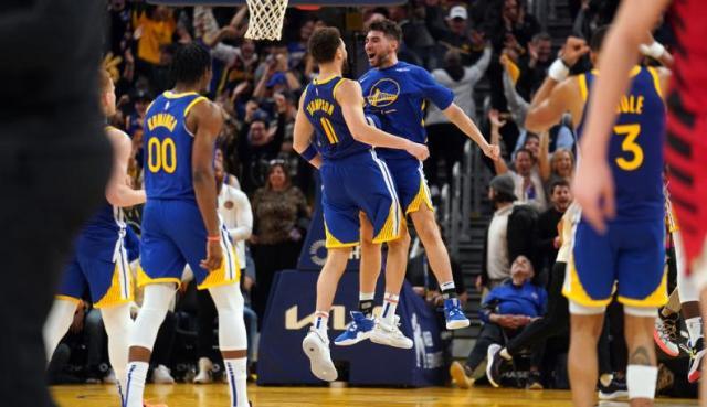 1672480059715026549.jpg Warriors-Celebrate-Blazers-USATSI-19702965.jpg